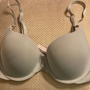 NWOT Victoria’s Secret perfect shape bra. Gray color. Size 34B